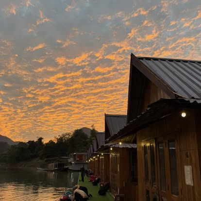 Paddling the Nam Ou River Laos guided tour | kayakasia